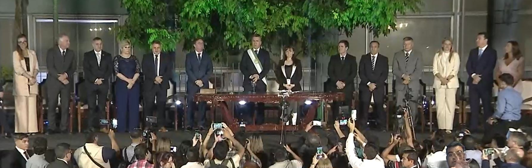 img-El Gobernador Leandro Zdero tomó juramento a los nuevos ministros