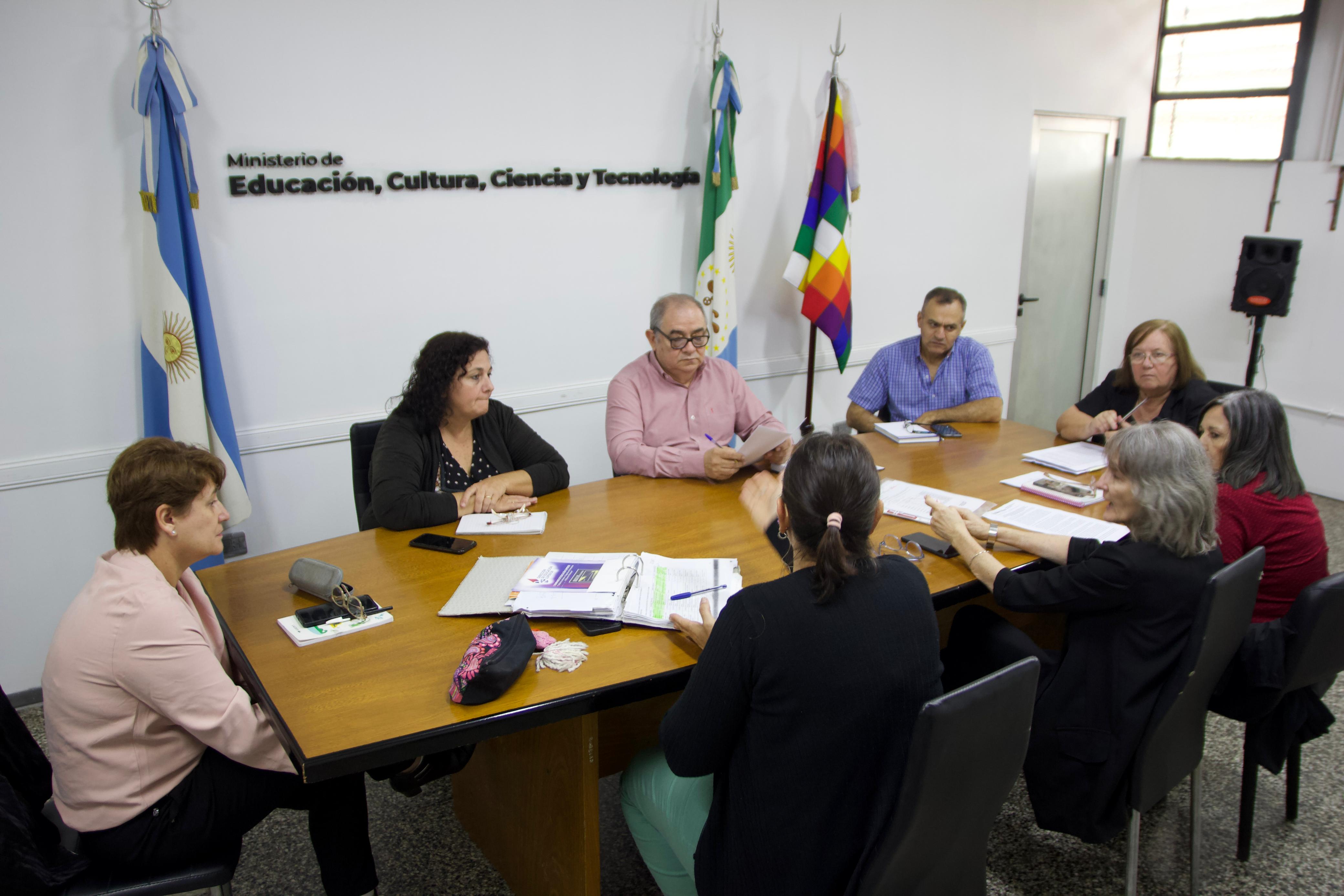 img-Educación convocará a mesas técnicas a sindicatos por titularización docente