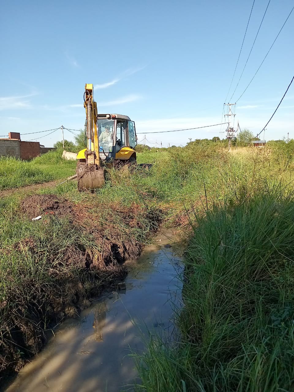img-Trabajos en el canal Quijano para garantizar el escurrimiento de aguas pluviales