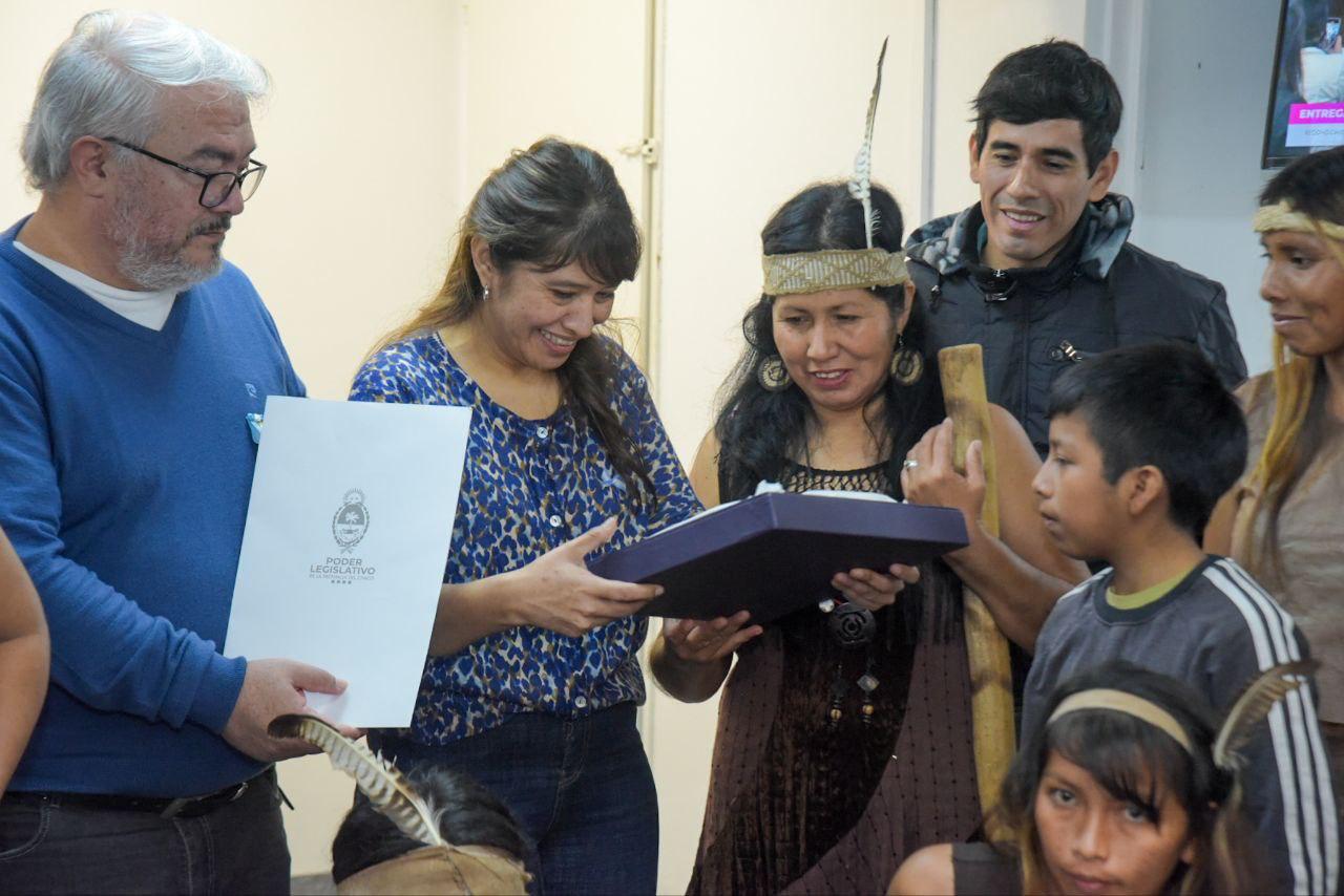 img-Homenaje legislativo al grupo de danza y teatro Qom Pocnolec