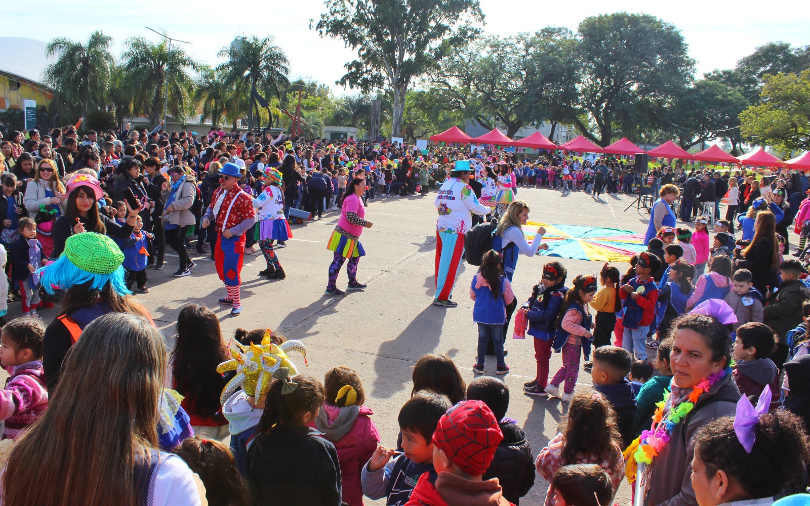 img-Cientos de niños y docentes disfrutaron el cierre de la semana de los Jardines de Infantes y las Maestras Jardineras