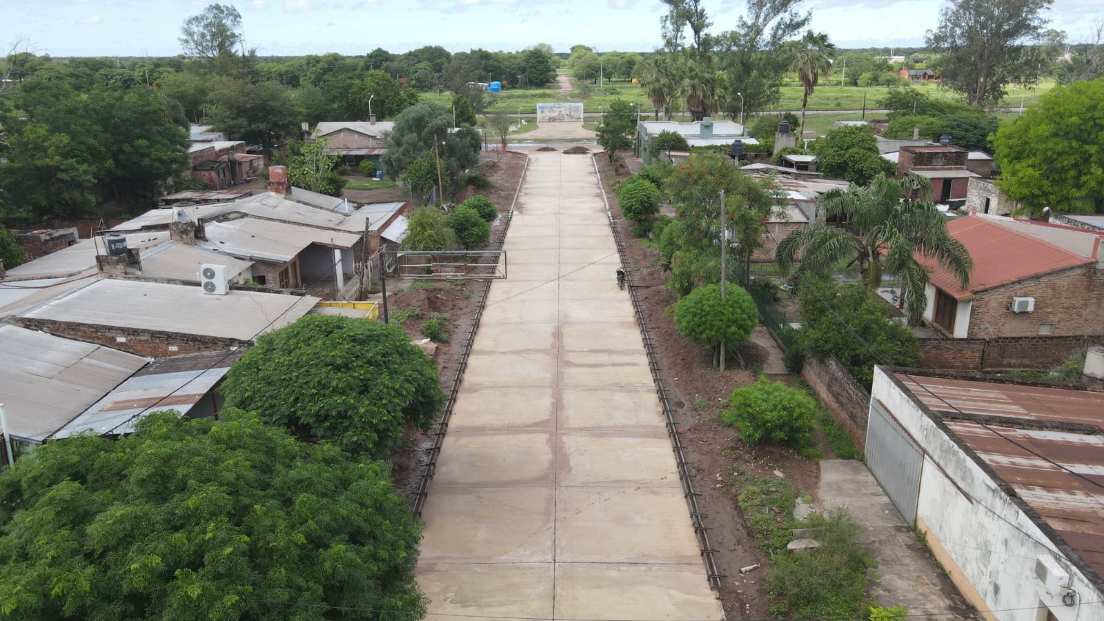 Continúa la pavimentación de calles en el interior de la provincia