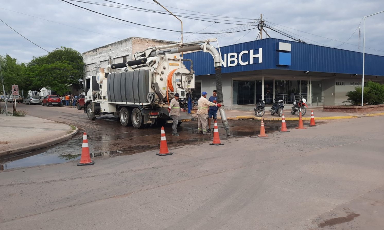 Sameep continúa con los operativos de saneamiento integral en Castelli