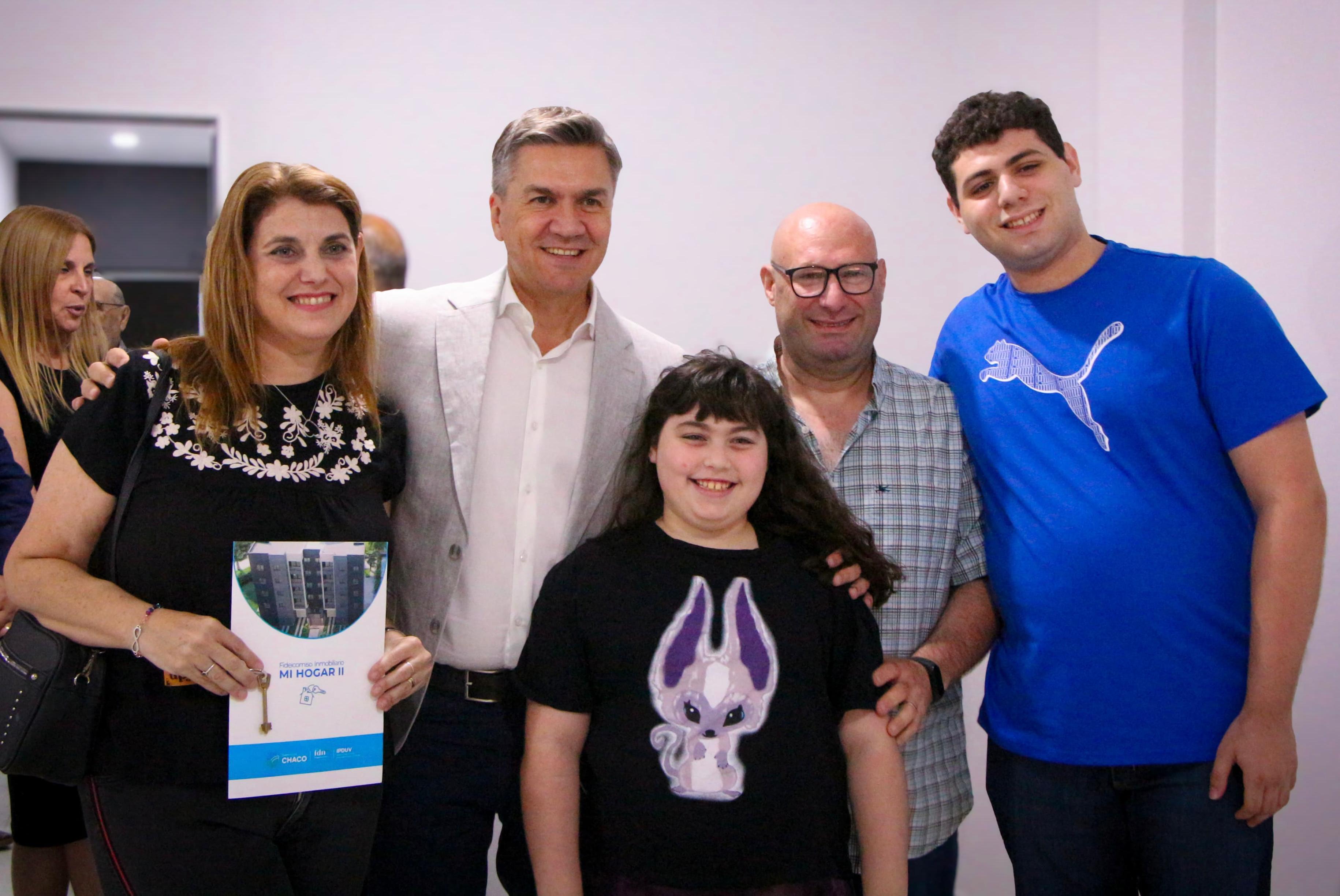 Programa Mi Hogar II: Zdero entregó llaves de departamentos a 24 familias chaqueñas