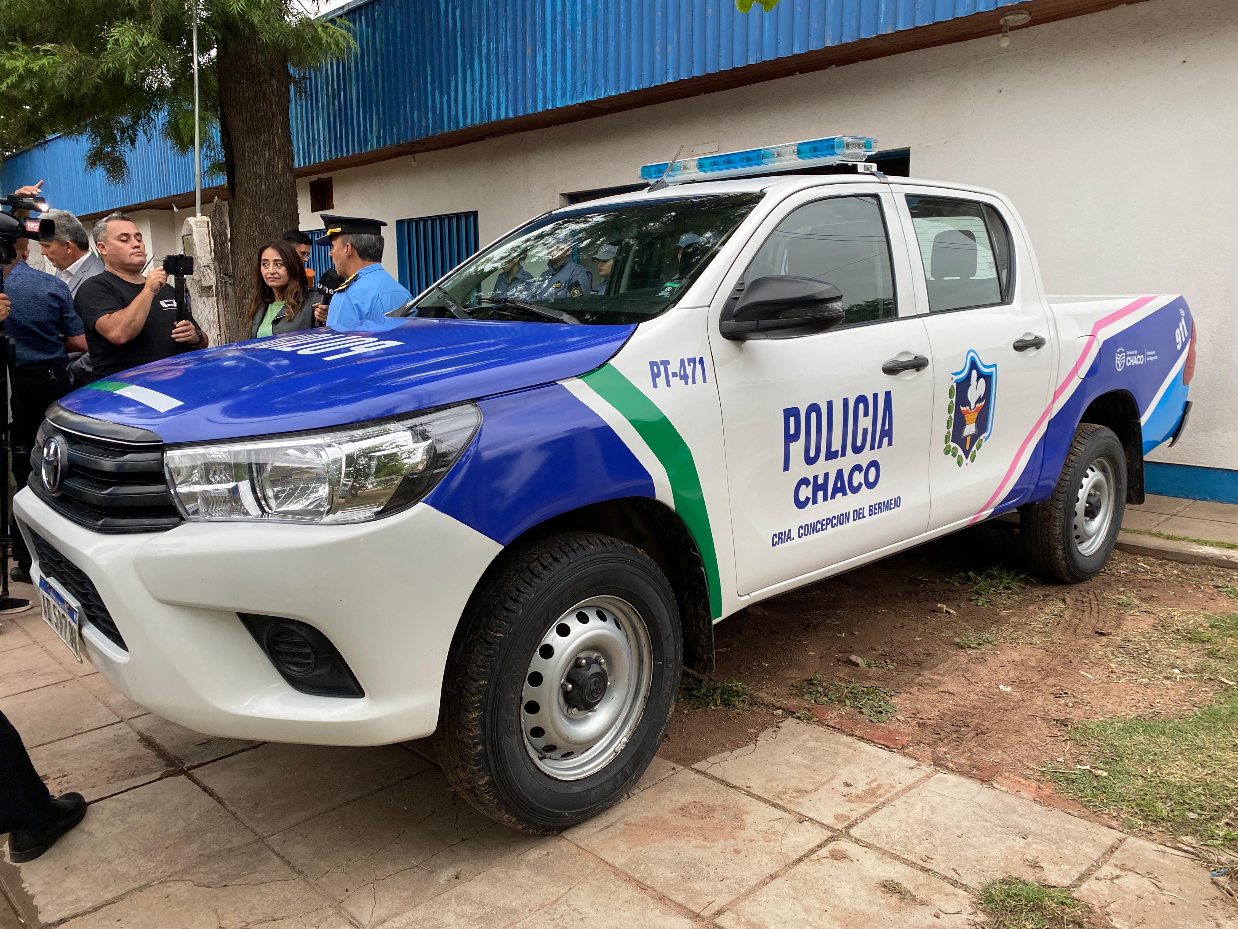 Entregaron un patrullero y uniformes para personal de la Comisaría de Concepción del Bermejo