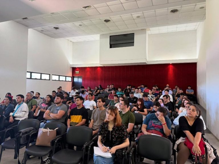 Más de 700 estudiantes comenzaron a cursar Programación en UTN