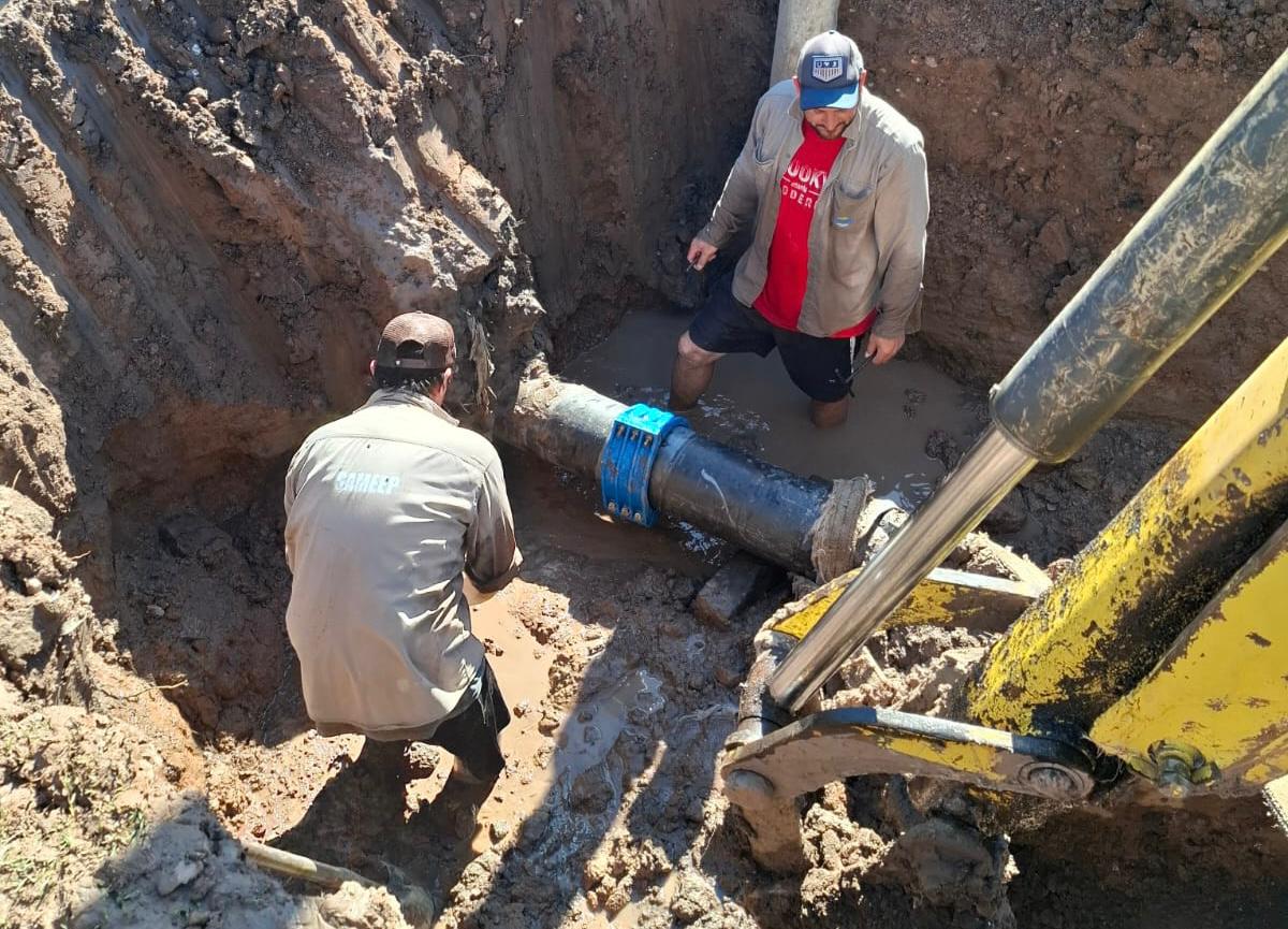 Sameep reparó una cañería en Saénz Peña y restableció el servicio de agua potable