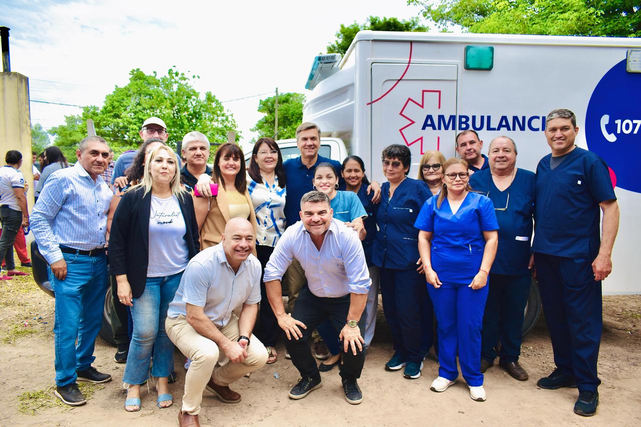 Operativo sanitario y entrega de ambulancia en Pampa Almirón
