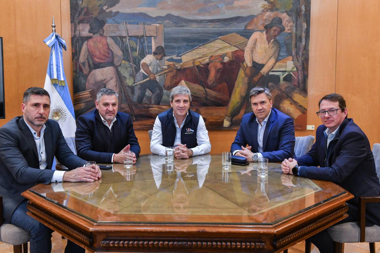 Buenos Aires: el gobernador Zdero fue recibido por el ministro Caputo para avanzar en agenda conjunta de trabajo