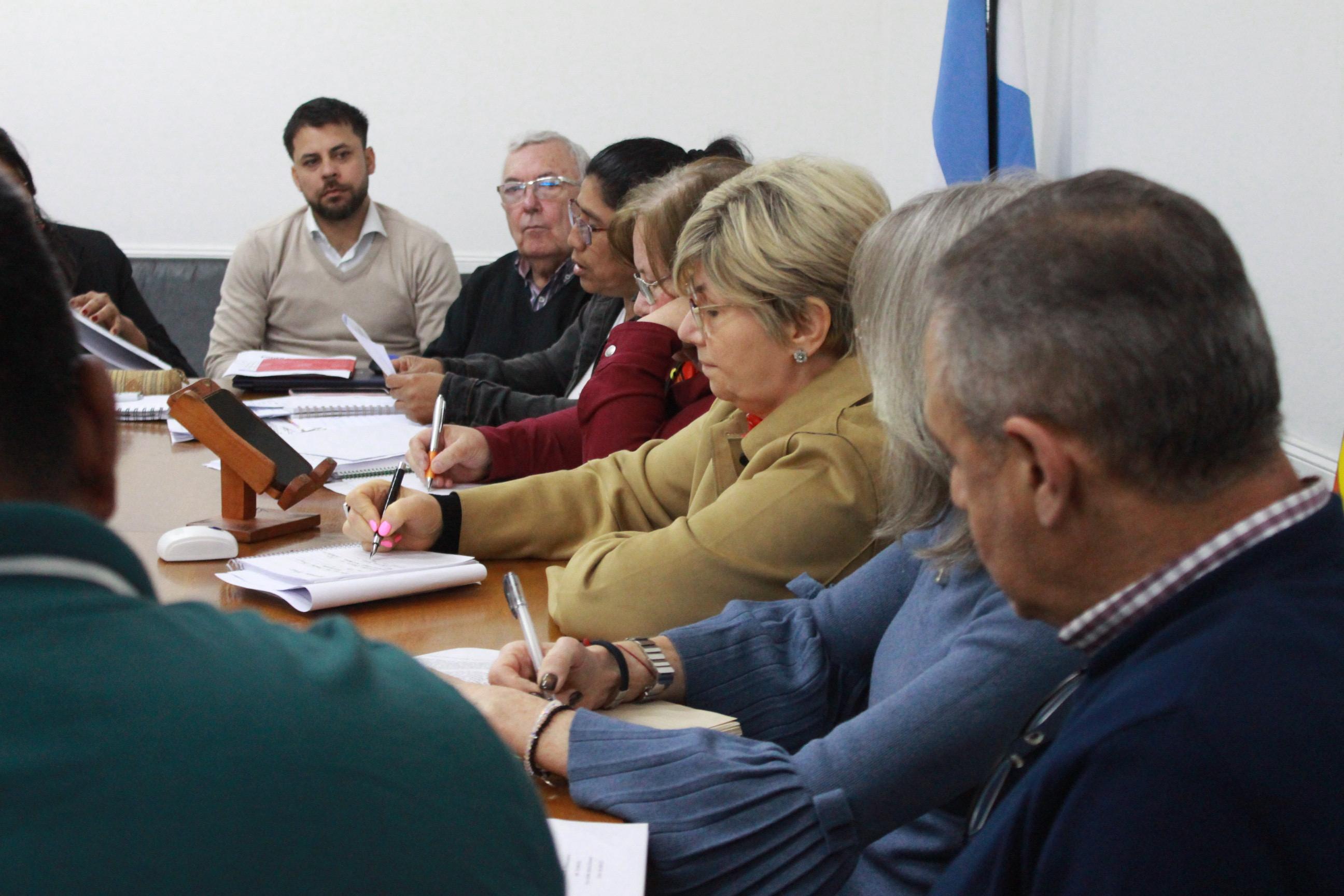 El Ministerio de Educación y el Idach avanzan en acciones que fortalecen la educación bilingüe intercultural