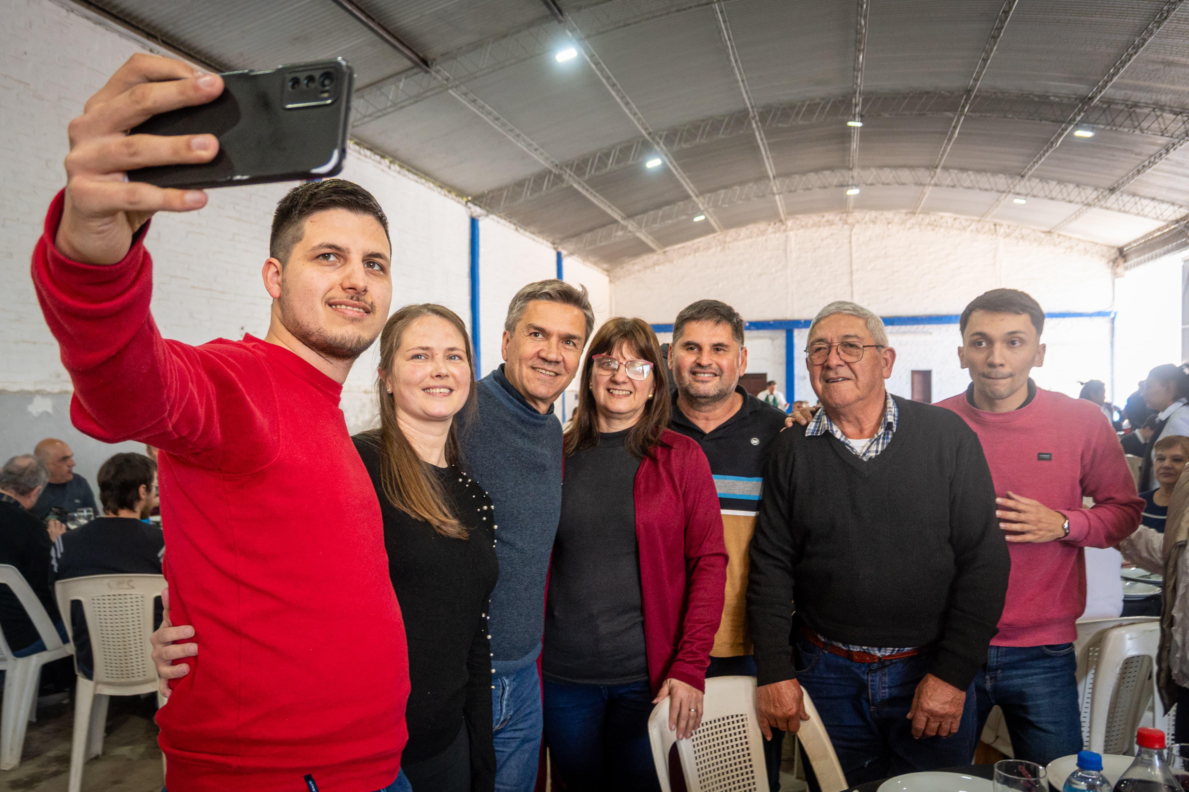 San Bernardo: Zdero entregó una maquinaria para el Consorcio Caminero N°60