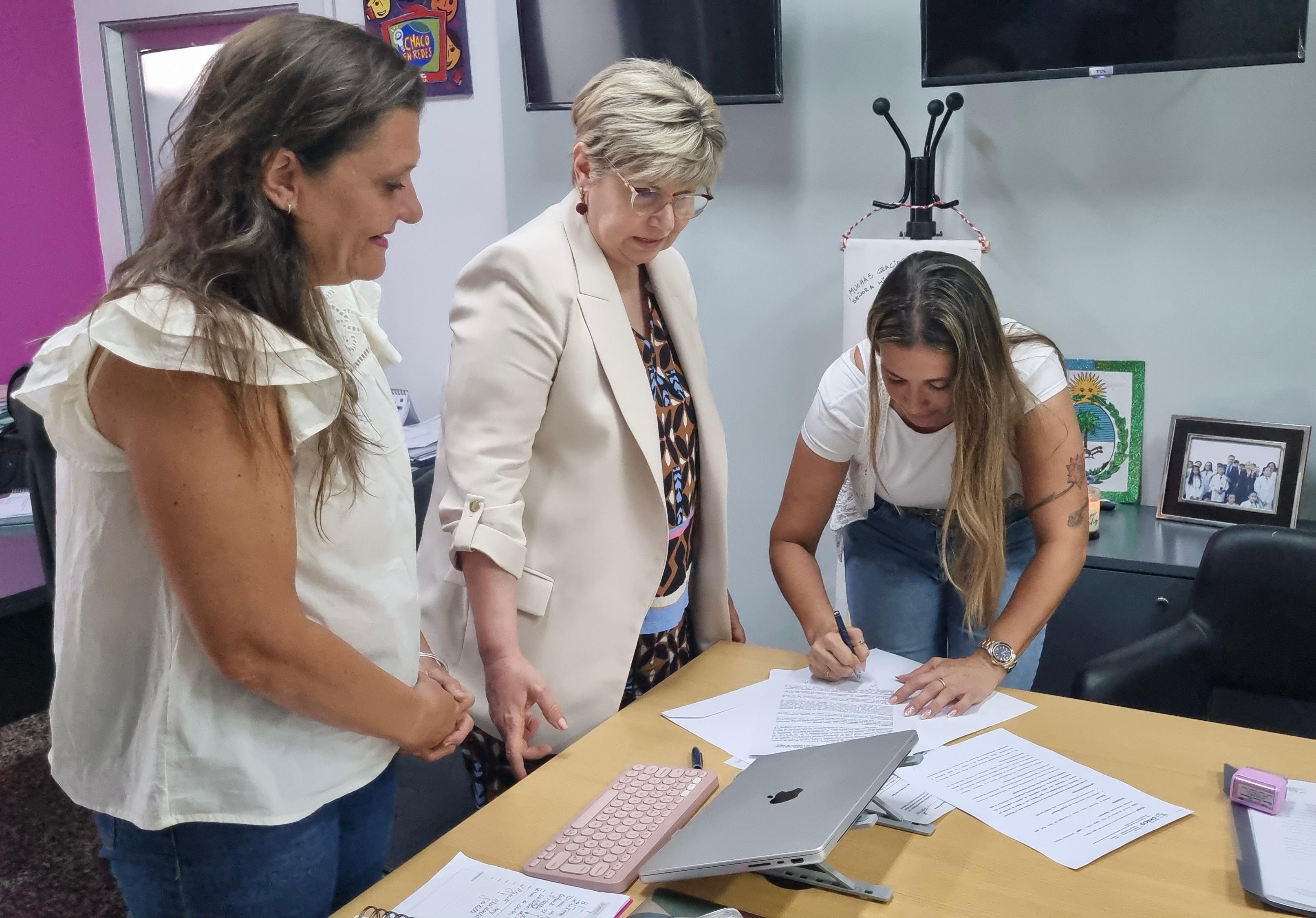 Educación y el municipio de Laguna Blanca articulan trabajos para la mejora de jardines y escuelas