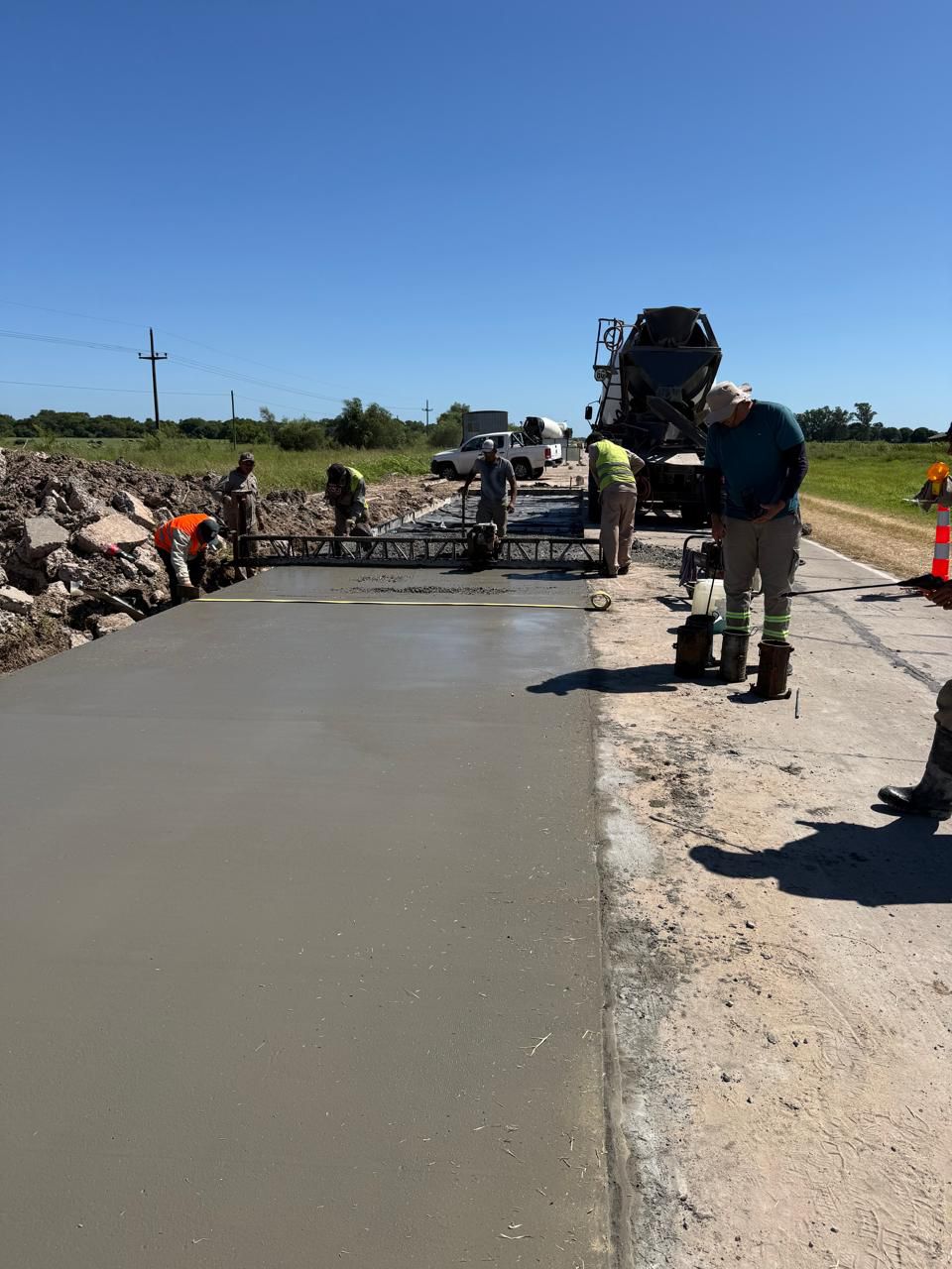 Vialidad Provincial realiza trabajos de mantenimiento en la Ruta n°1, entre la Leonesa y General Vedia