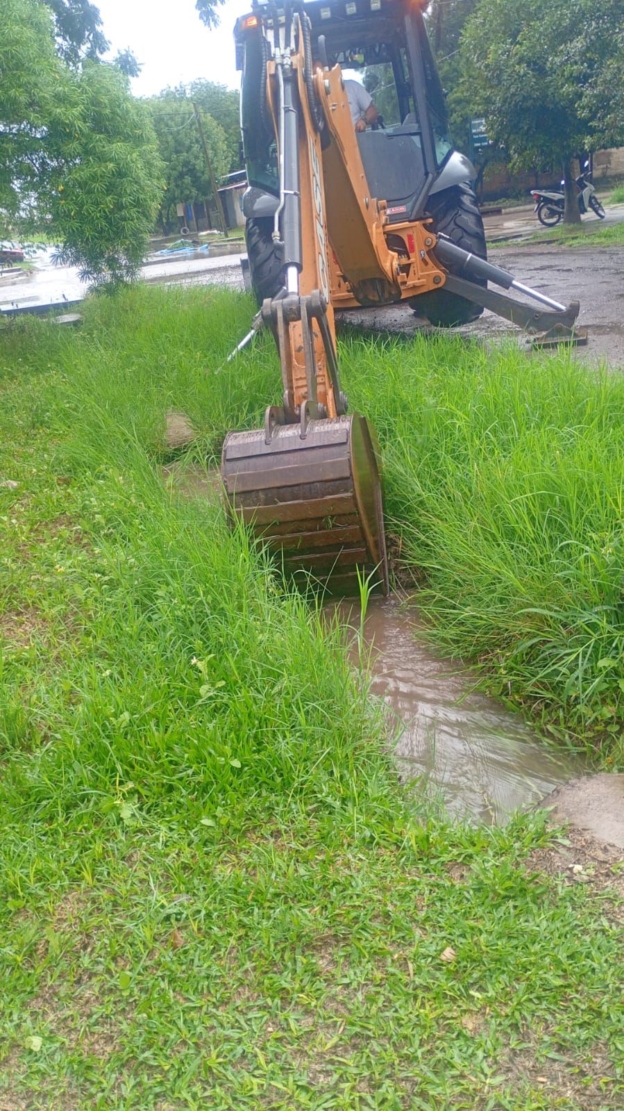 Lluvias abundantes en Chaco: intensos operativos  de drenaje y se esperan mejoras hacia el final del día