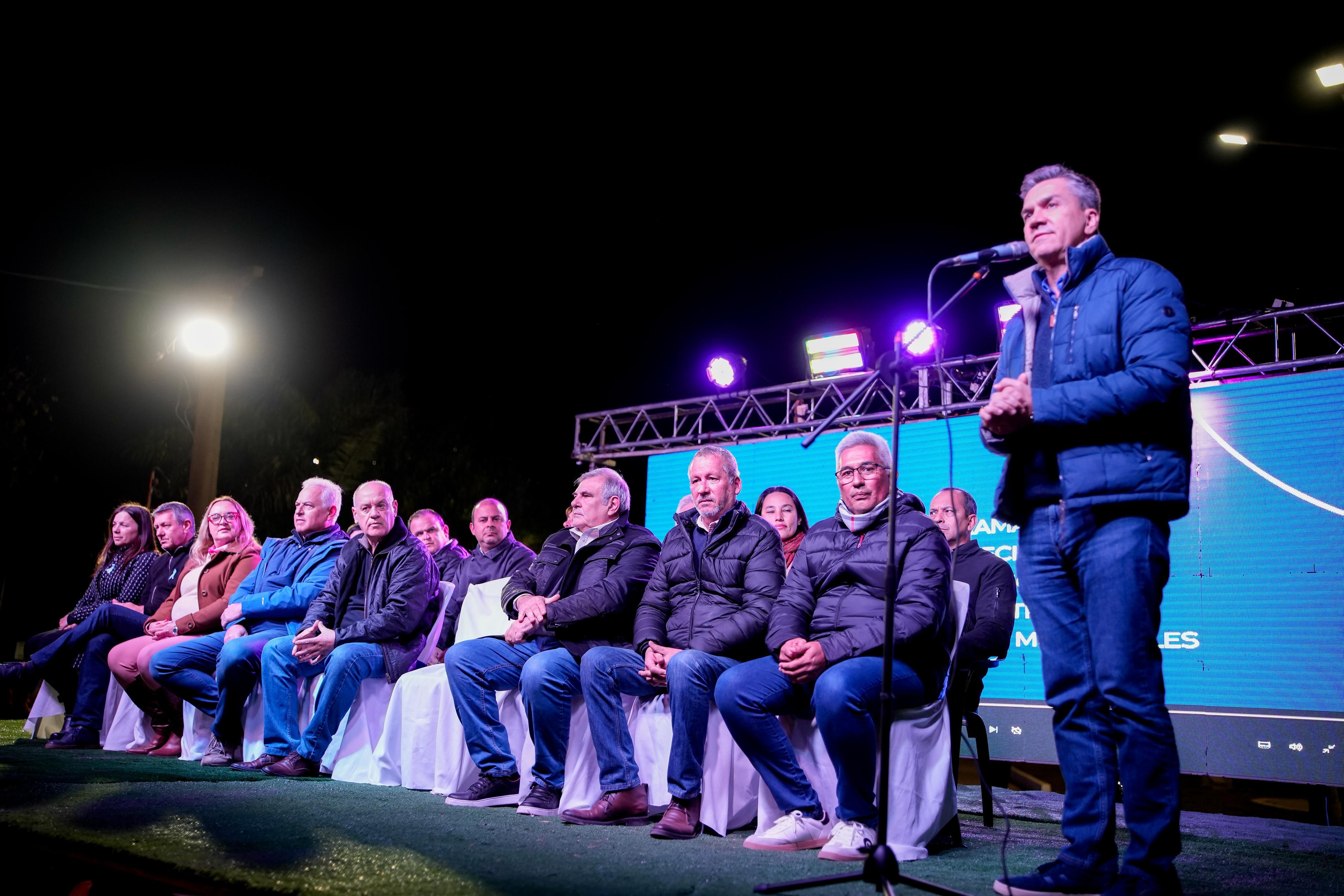 Zdero inauguró nuevas cuadras de pavimento urbano en Campo Largo y destacó el crecimiento de la localidad