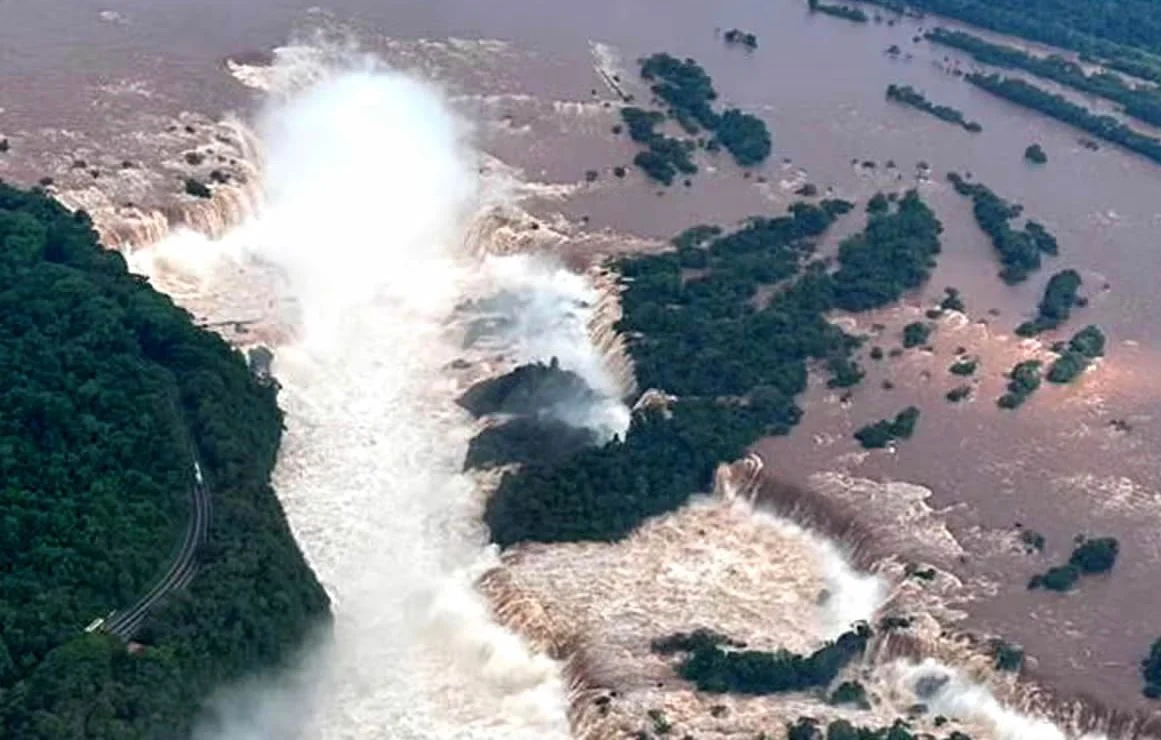 La APA advierte sobre una crecida del río Paraná y recomienda extremar precauciones en zonas costeras
