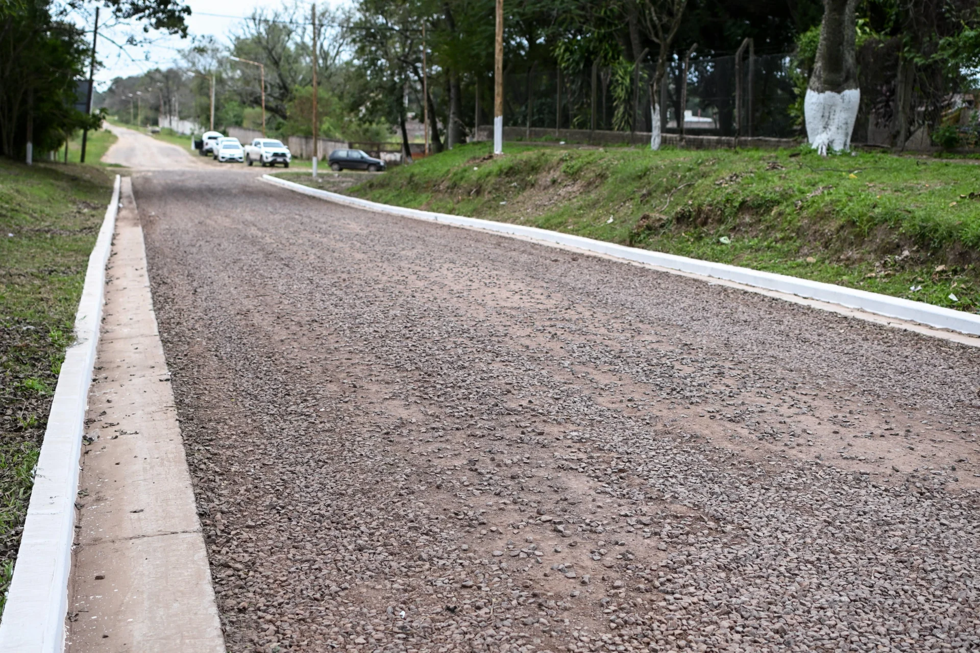 Más conectividad y seguridad: Zdero verificó las obras de ripio, cordón cuneta e iluminación en Puerto Tirol