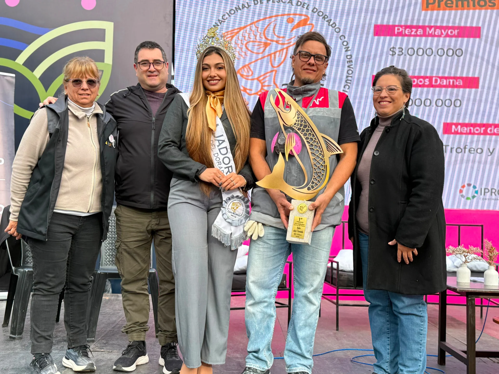 Presentaron el nuevo trofeo del Torneo Internacional de Pesca del Dorado