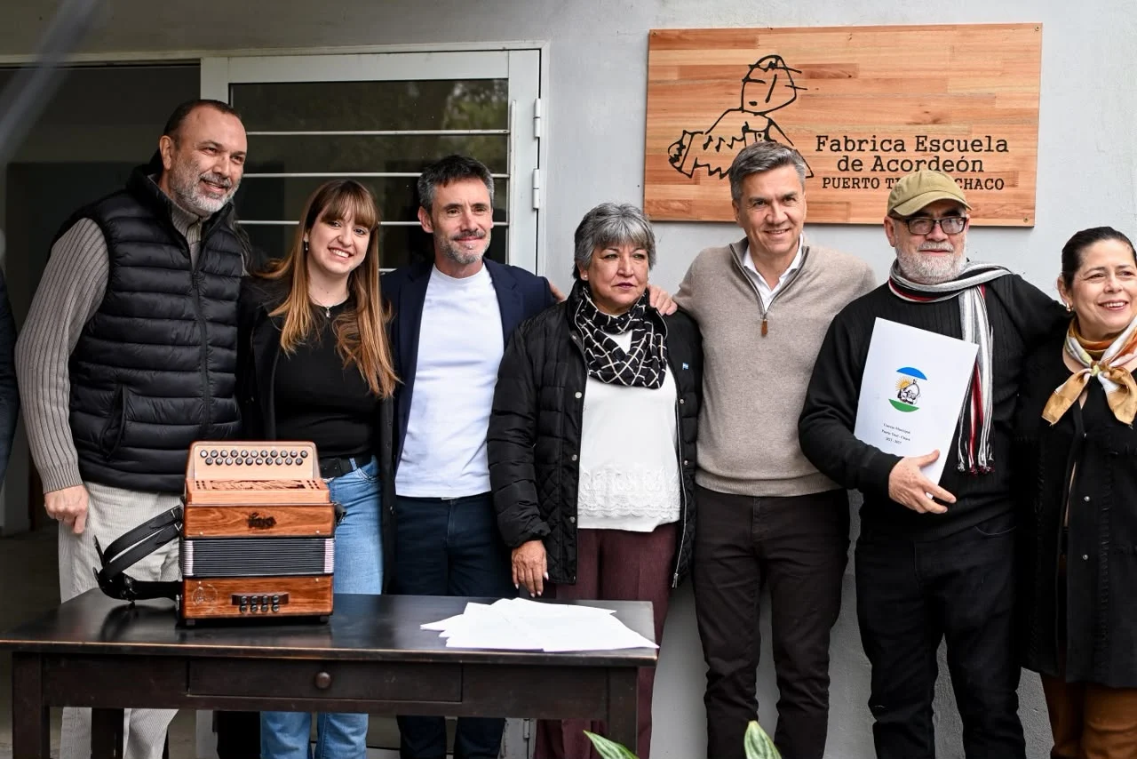 Puerto Tirol tiene la primera fábrica-escuela de acordeones del país