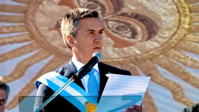 El gobernador del Chaco, Leandro Zdero, confirmó su participación en la  “Argentina Week”,  en París , junto al presidente Javier Milei.