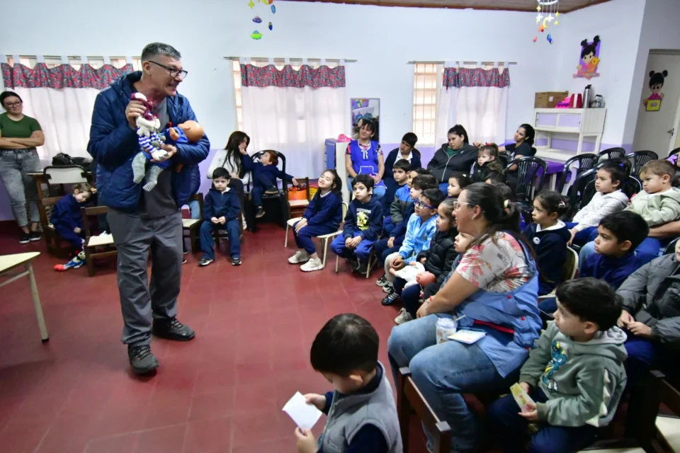 En el marco de la Semana Mundial de la Lactancia Materna, los ministerios de Educación y Salud de la Provincia desarrollan talleres en escuelas del area metropolitana