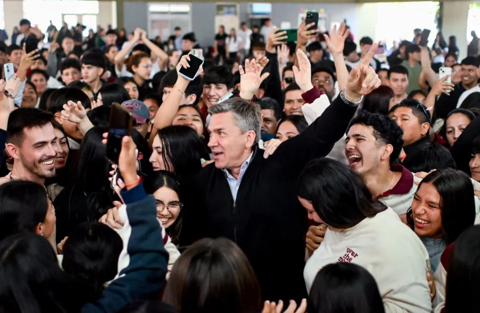 El gobernador Leandro Zdero presentó en Juan José Castelli el programa +Futuro, Incentivo al Mérito, una iniciativa destinada a acompañar a los estudiantes chaqueños