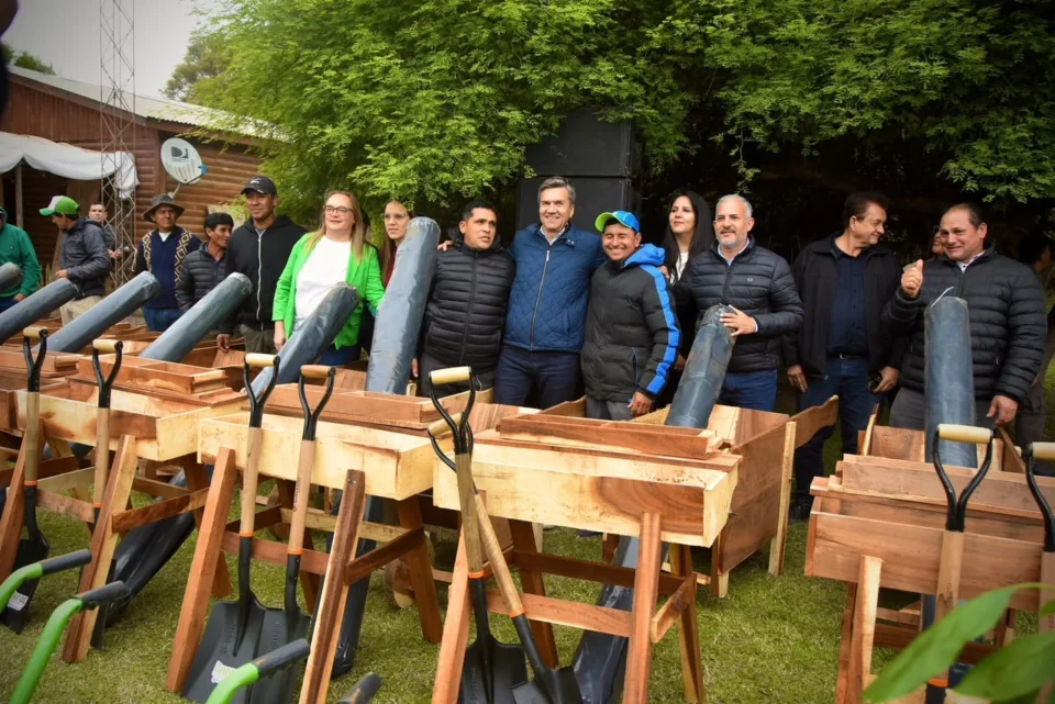 El gobernador Leandro Zdero encabezó en Pampa del Infierno una nueva entrega del programa Ñandé