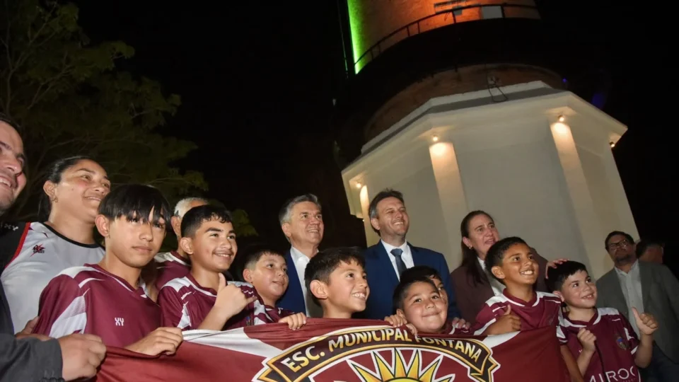 Fontana celebró 114 años de historia con la recuperación de su emblemática chimenea