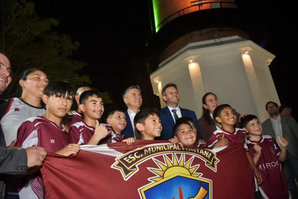 Fontana celebró 114 años de historia con la recuperación de su emblemática chimenea