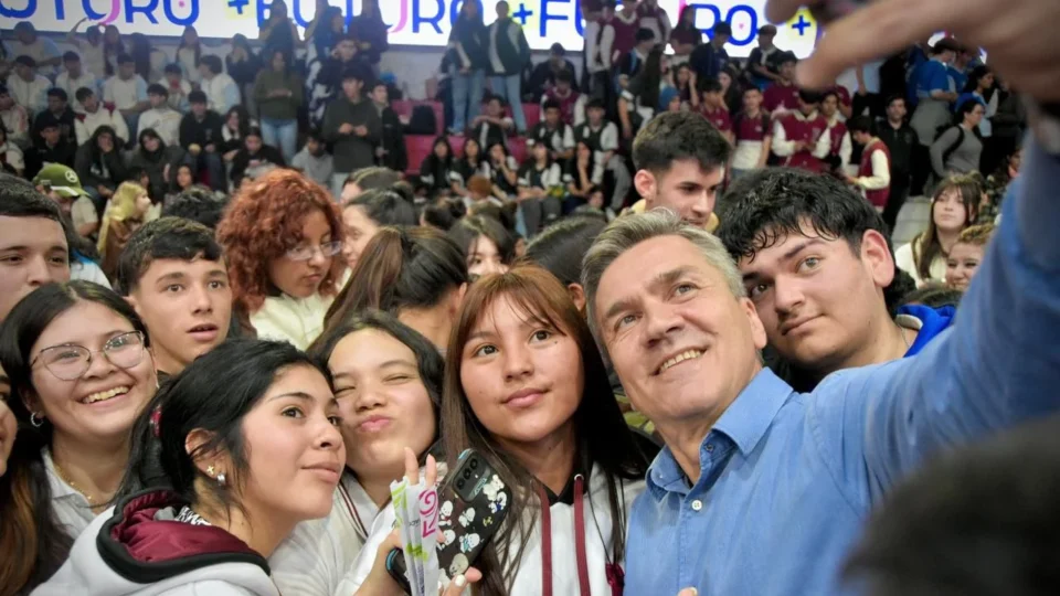 Zdero presentó  el programa Más Futuro con un incentivo económico de $100.000 mensuales para estudiantes secundarios