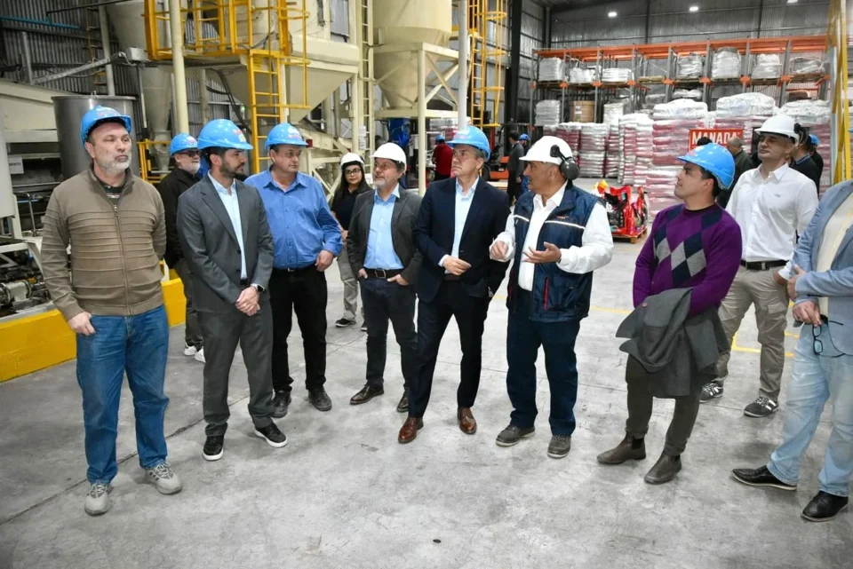 El gobernador Leandro Zdero acompaña el crecimiento de la empresa Insuga