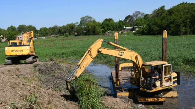 Comenzó la limpieza de la laguna de Villa Ávalos ante posibles lluvias intensas