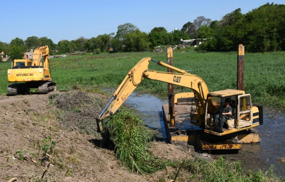 Comenzó la limpieza de la laguna de Villa Ávalos ante posibles lluvias intensas
