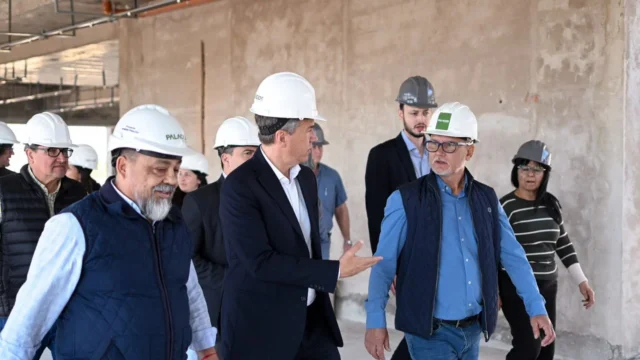 El gobernador estuvo  en la obra del nuevo edificio central del INSSSEP