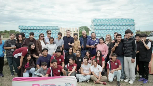 Acompañamiento a las EFA: Zdero entregó equipamiento para estudiantes del paraje El Fiscal