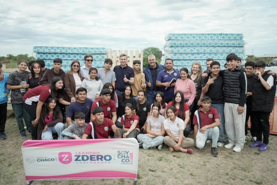 Acompañamiento a las EFA: Zdero entregó equipamiento para estudiantes del paraje El Fiscal