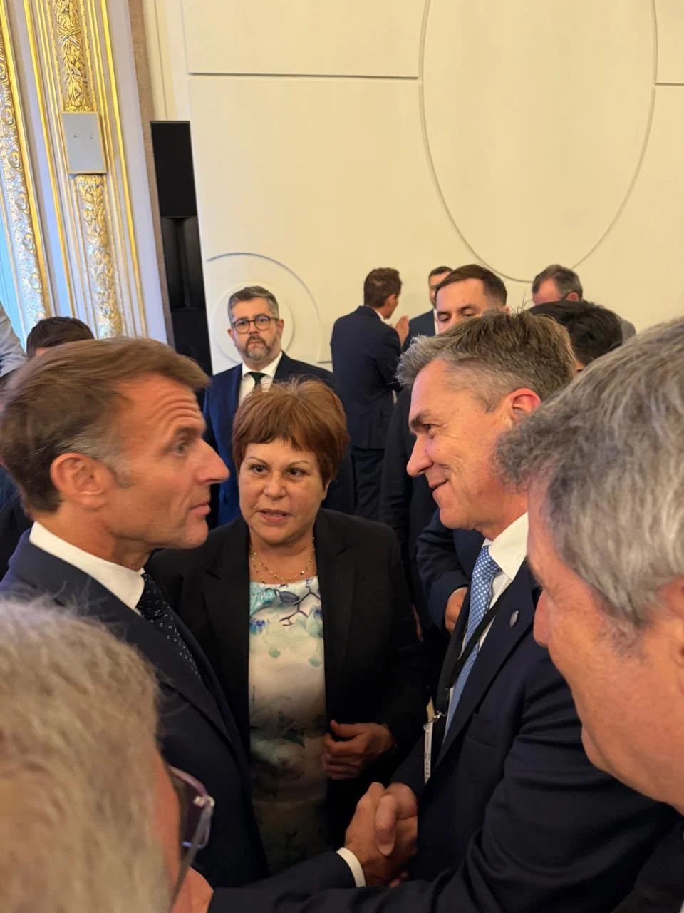 El gobernador Leandro Zdero participó  en París del encuentro entre  Javier Milei, y su par de Francia, Emmanuel Macron