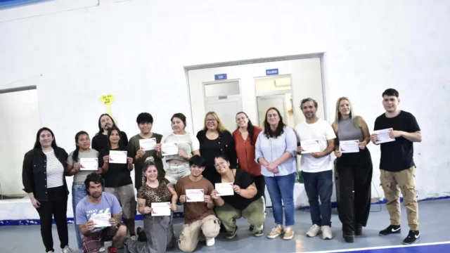 En el Ministerio de Desarrollo Humano, se acompañó a 15 jóvenes que fueron capacitados en Buenas Prácticas de Manufactura.