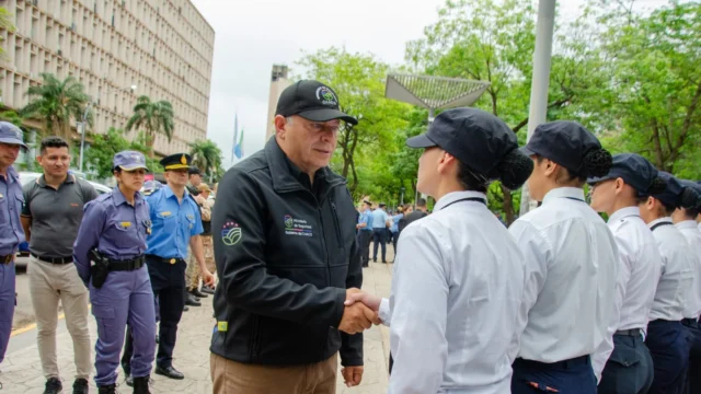 El Gobierno provincial puso en marcha el Operativo Caminante , con alumnos de la Policía del Chaco y del Servicio Penitenciario Provincial.