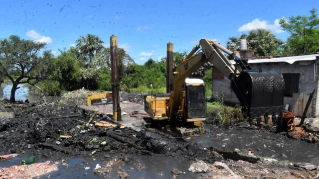 Puerto Vilelas: Vialidad Provincial desobstruye desagües para mitigar los efectos de El Niño.