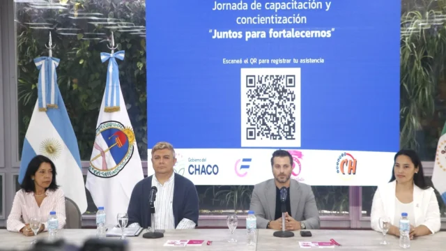 En el marco del Mes Rosa, se realizó  una charla , destinada a trabajadoras de Lotería Chaqueña y de la administración pública.