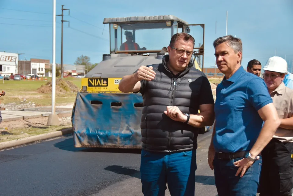 El gobernador supervisó avances de la primera etapa de repavimentación de la avenida Soberanía Nacional- Malvinas.